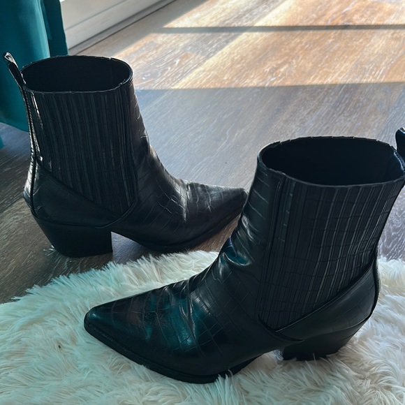 Black western calf boots size 7.5. WORN: 6 times. Super cute and sexy - Picture 1 of 3